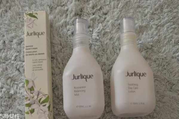 玫瑰花用什么水,玫瑰可以和什么搭配泡水好