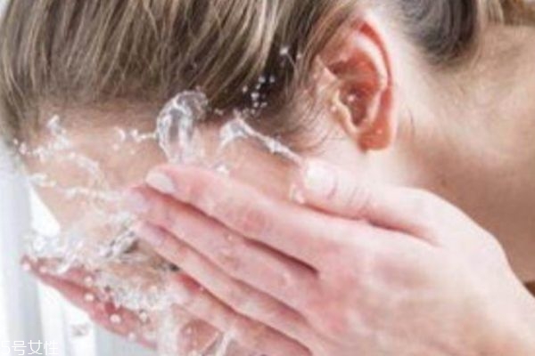 茶水洗脸的正确方法详细步骤,茶叶水洗脸的正确方法