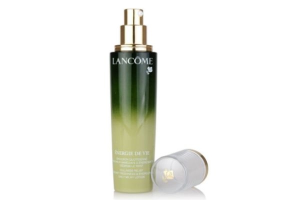 化妆品先用水乳还是精华,化妆先用精华还是水乳