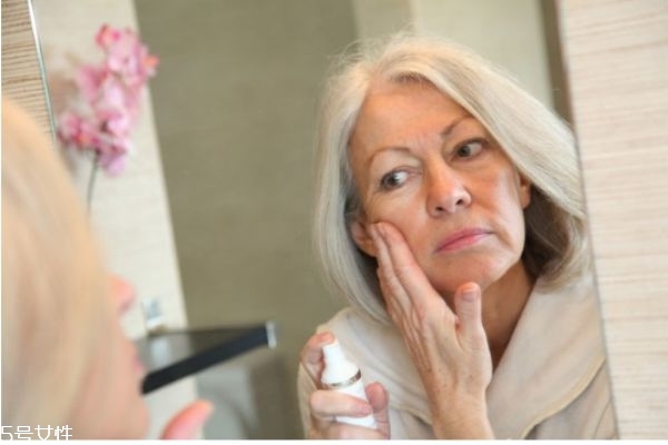 为什么要用精华液及作用,精华液到底要不要用