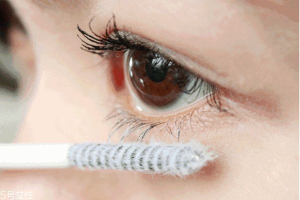 眼睫毛下垂怎么改善,睫毛往下垂怎么办