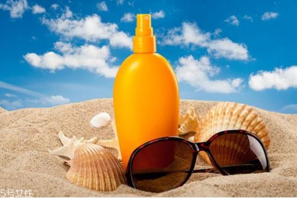 防晒霜可以抹在眼周吗,防晒霜眼周围要涂吗 防晒霜可以抹在眼周吗,防晒霜眼周围要涂吗