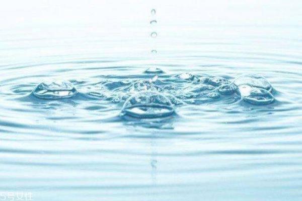 补水步骤先后顺序,保湿和补水的先后顺序 补水步骤先后顺序,保湿和补水的先后顺序