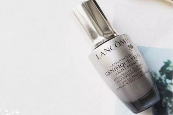 如何涂抹眼霜,眼霜怎么抹才正确