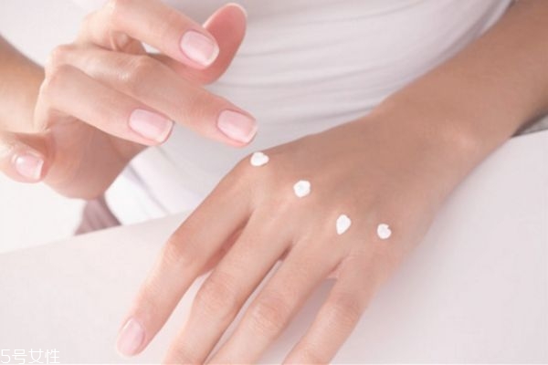 护脚霜和护手霜的区别,护手霜和护脚霜有什么区别 护脚霜和护手霜的区别,护手霜和护脚霜有什么区别