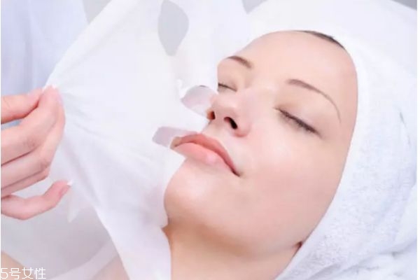 敷完面膜到底要不要洗,贴完面膜洗脸好还是不洗好