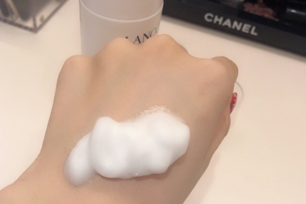 兰蔻洗面奶是什么味道的,兰蔻洗面奶味道不好闻