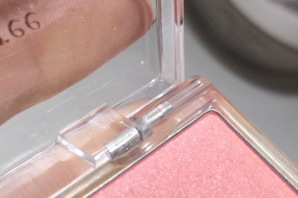 悦诗风吟用了脸上变红,悦诗风吟散粉颜色