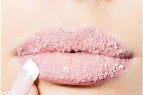 唇部磨砂膏使用频率,唇部磨砂膏多久用一次