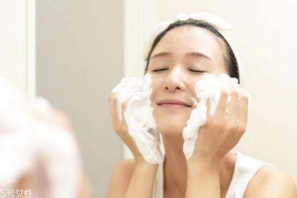 正确的护肤步骤,睡前护肤的正确步骤 正确的护肤步骤,睡前护肤的正确步骤
