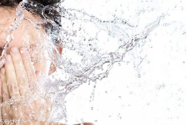 使用洗面奶的正确洗脸方式,洗面乳如何正确使用