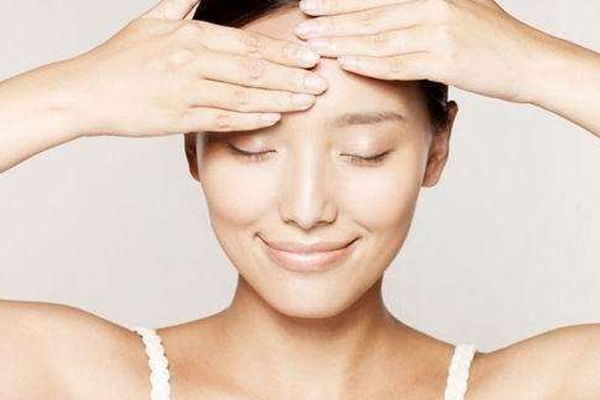 早上如何快速去水肿脸,早上如何消除水肿脸