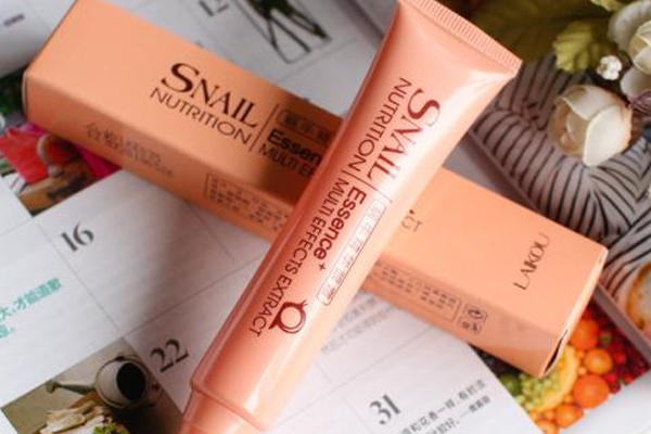 护肤品是涂还是拍,护肤品要拍还是抹