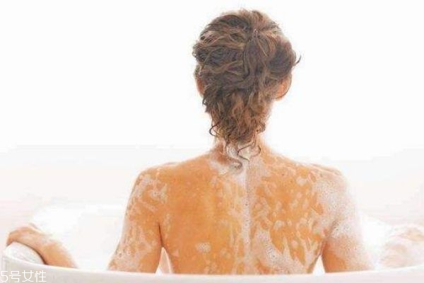 背上长痘痘怎么消除,后背痘痘怎么快速去除