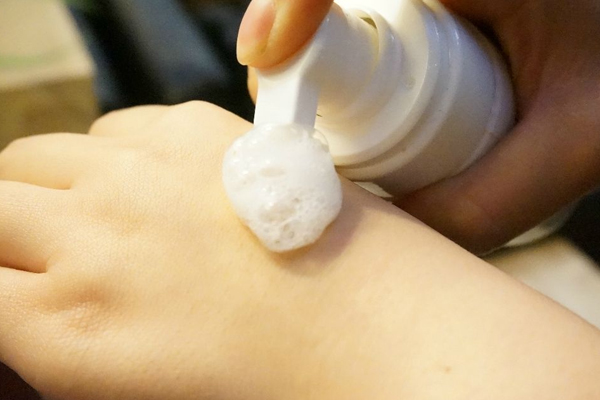 为什么去角质后脸特别滑,脸部用了去角质之后粗糙了