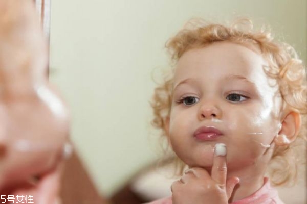 大人面霜和婴儿面霜有啥区别,儿童面霜和婴儿面霜有区别吗 大人面霜和婴儿面霜有啥区别,儿童面霜和婴儿面霜有区别吗