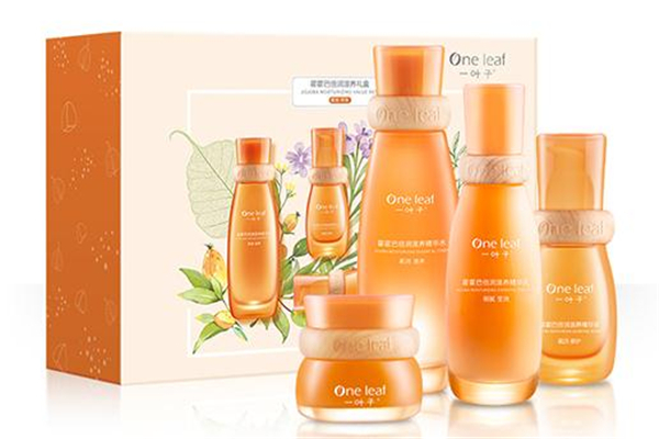 一叶子水乳套装怎么样,一叶子 那一套水乳比较好