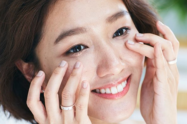 补水保湿可以控制脸部出油吗,油性皮肤如何补水保湿