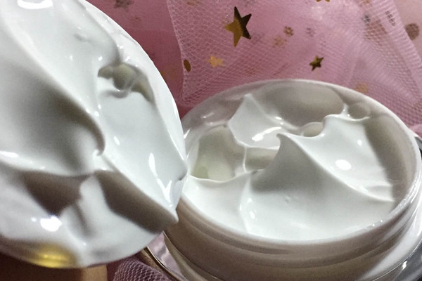 自然堂素颜霜适合油皮吗,自然堂素颜霜好用吗