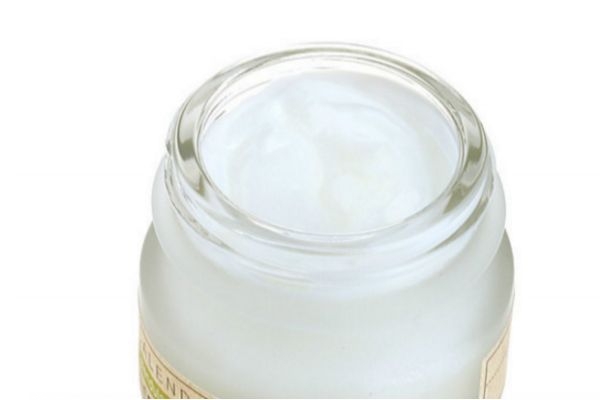 眼霜过期了还能用吗 有什么危害,眼霜过期了还能用吗没开封