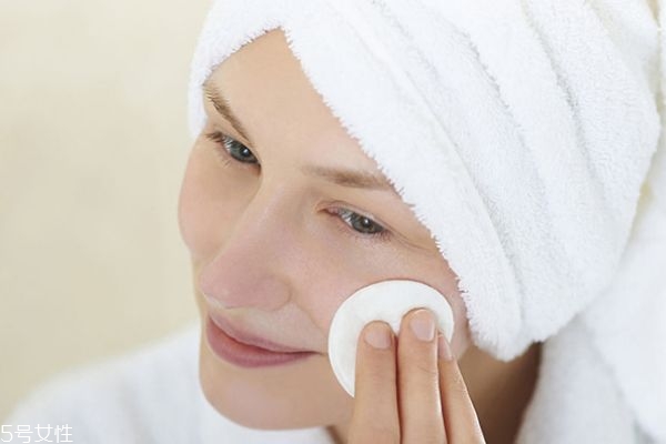 40岁女人补水用什么牌子护肤品好,40岁保湿补水的护肤品排行