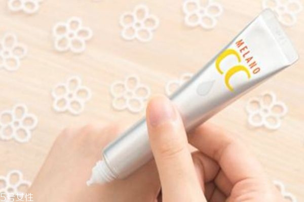 乐敦cc精华白天可以用吗,乐敦cc美白精华可以白天用吗 乐敦cc精华白天可以用吗,乐敦cc美白精华可以白天用吗