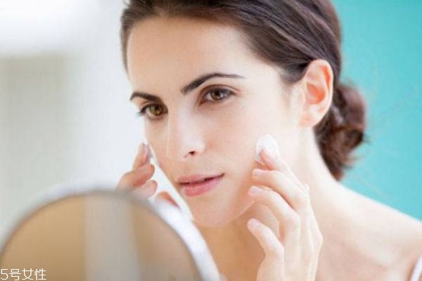 祛痘控油的护肤品,什么牌子的护肤品控油祛痘效果比较好 祛痘控油的护肤品,什么牌子的护肤品控油祛痘效果比较好