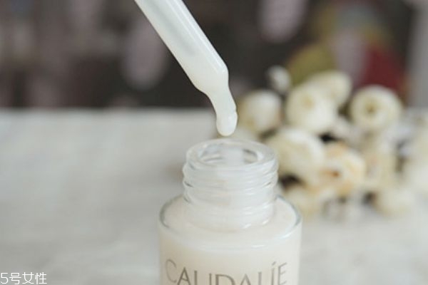 欧缇丽淡斑精华怎么用,欧缇丽美白淡斑精华使用顺序