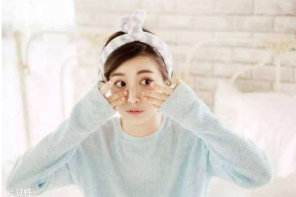 化妆水是化妆用的吗,化妆水干嘛用的