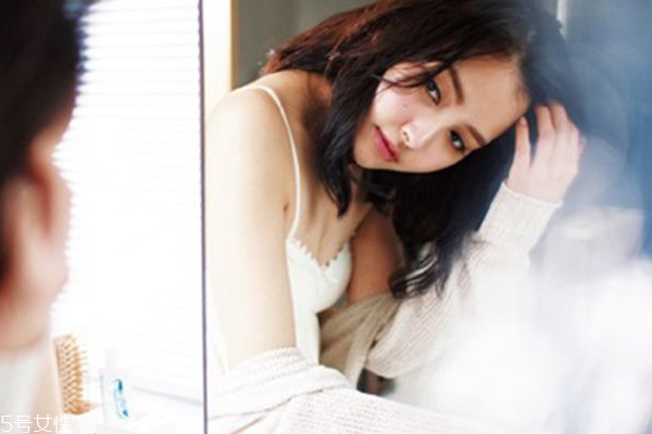 脸上斑点长在哪里好,脸上长了斑点