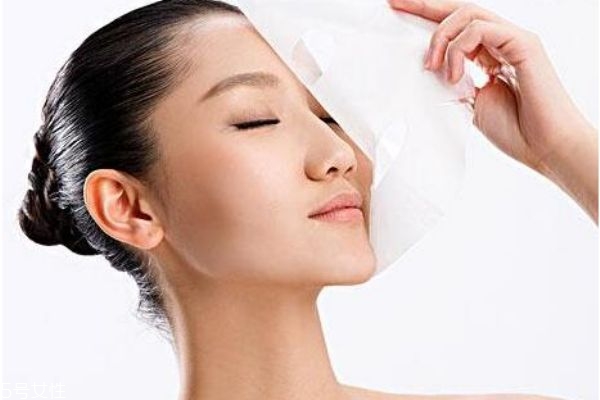 化妆水的正确使用方法,化妆水使用步骤 化妆水的正确使用方法,化妆水使用步骤