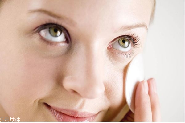 化妆水为什么要用化妆棉擦,化妆水为什么要用化妆棉