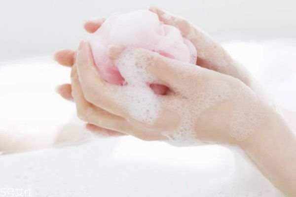 皮肤特别干燥用什么沐浴露,干性皮肤沐浴露排行榜