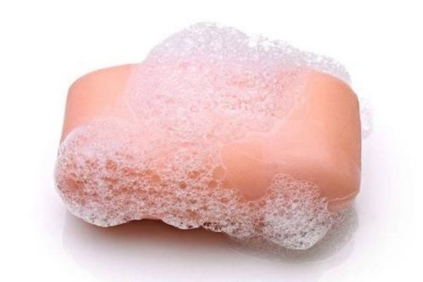 冬天用沐浴露还是香皂好,冬天用沐浴露还是香皂