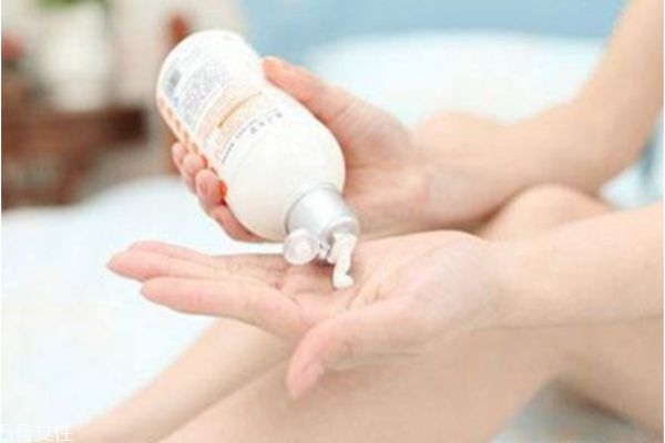 冬天蛇皮肤怎么改善,冬天蛇皮皮肤怎么处理