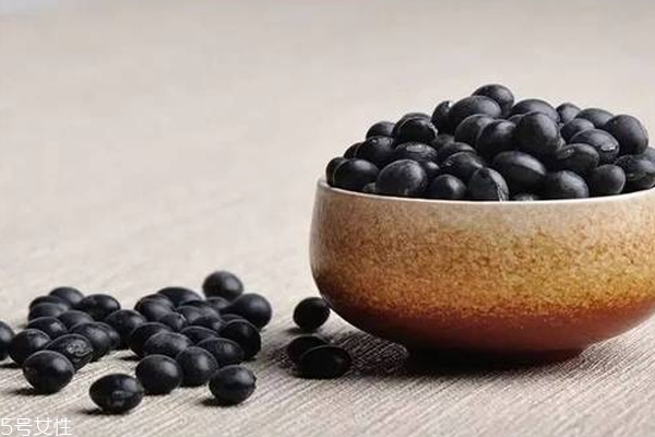 黑豆的功效和作用及营养价值,黑豆的功效和作用吃法