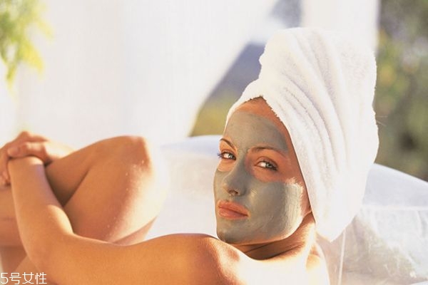 冬天用什么面膜比较好,女人贴面膜有什么好处