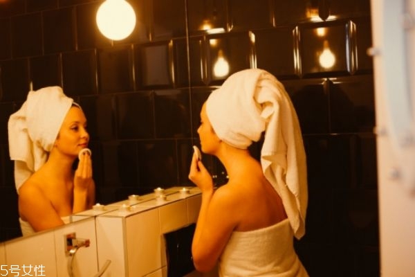 如何自制去皱眼霜,怎样自制眼霜去皱 如何自制去皱眼霜,怎样自制眼霜去皱