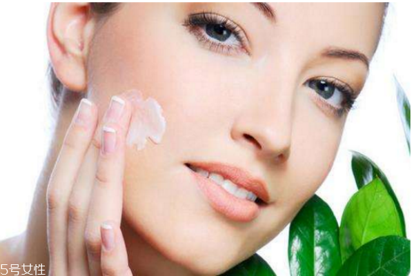 美白精华怎么用,乐敦cc美白精华液使用方法