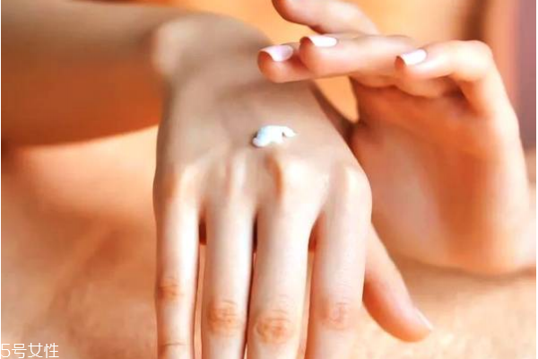 资生堂护手霜白色和红色区别,资生堂护手霜真假对比