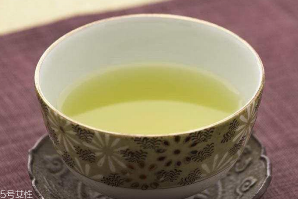 茶叶水洗脸有什么功效?,茶叶水能洗脸吗?洗脸以后有什么功效? 茶叶水洗脸有什么功效?,茶叶水能洗脸吗?洗脸以后有什么功效?