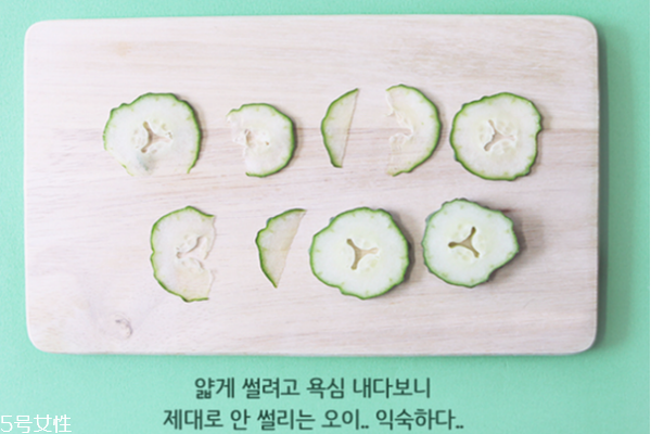 黄瓜敷脸的正确方法和好处,黄瓜敷脸的正确方法