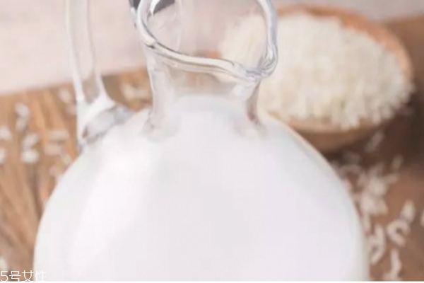 淘米水洗脸能祛斑美白吗,洗米水可以祛斑吗