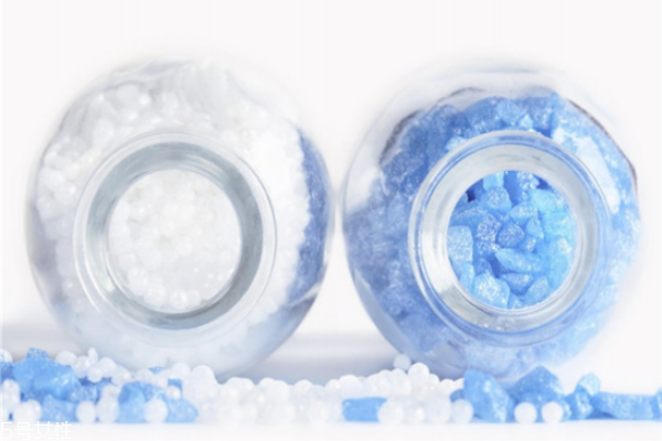 浴盐泡澡的正确使用方法,泡澡时浴盐的使用方法