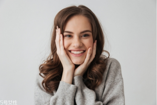 为什么洗完脸脸上火辣辣的,为什么洗完脸脸热辣辣的? 为什么洗完脸脸上火辣辣的,为什么洗完脸脸热辣辣的?