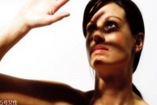 皮肤太黑怎么改善,皮肤变黑是什么原因造成的