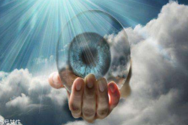 润眼液和护理液的区别,润眼液和护理液一样吗