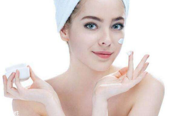 夜间护肤最佳时间,晚上什么时间护肤效果更好