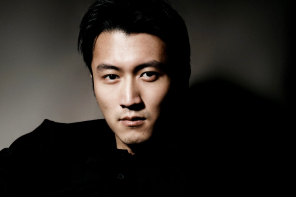 抬头纹怎么按摩去除最有效,抬头纹用手按摩能改善吗