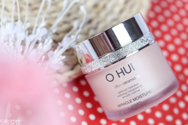 秋季为什么皮肤干燥,秋季皮肤为什么这么干燥